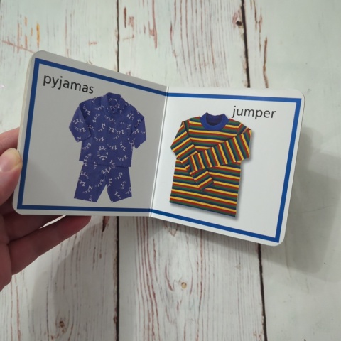 Things to Wear - książeczka po angielsku z obrazkami ubrań i nazwami