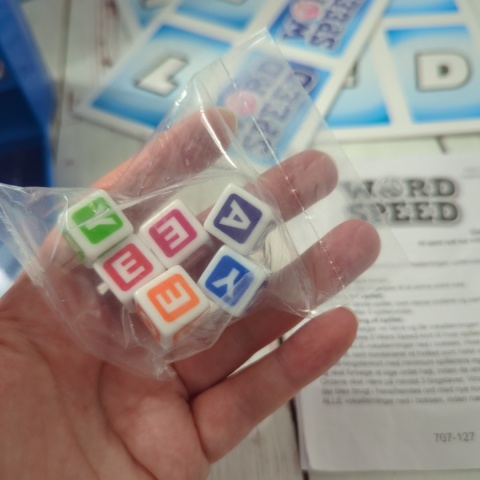 Word Speed Dice Slide Game - układanie wyrazów z literami z kości i kart