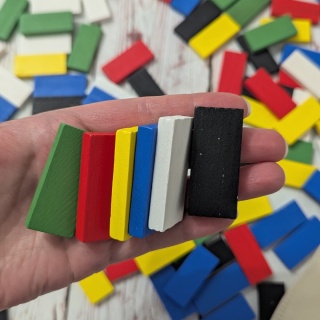 Drewniane kafelki w różnych kolorach - 108 sztuk w woreczku