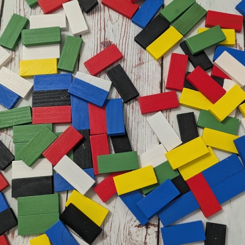 Drewniane kafelki w różnych kolorach - 108 sztuk w woreczku