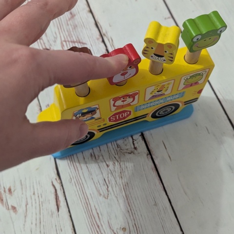 Drewniany szkolny autobus School Bus - układanka ze zwierzakami