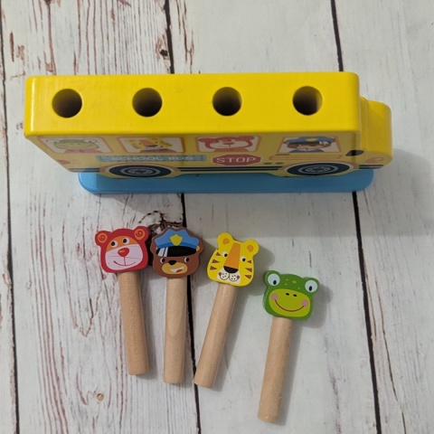 Drewniany szkolny autobus School Bus - układanka ze zwierzakami