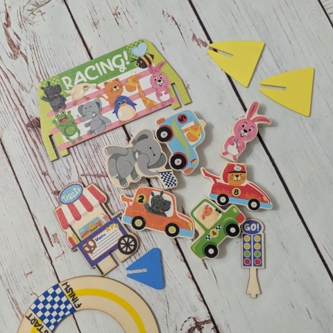 Drewniany tor z samochodzikami - układanka ze zwierzakami w materiałowym woreczku