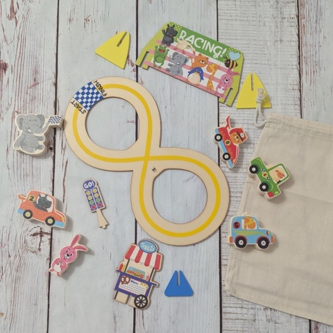 Drewniany tor z samochodzikami - układanka ze zwierzakami w materiałowym woreczku