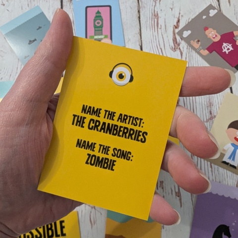 Eyetoons - Hum It! Guess It! Draw It! - Muzyczne kalambury z mnóstwem kolorowych obrazków do opisywania, speaking