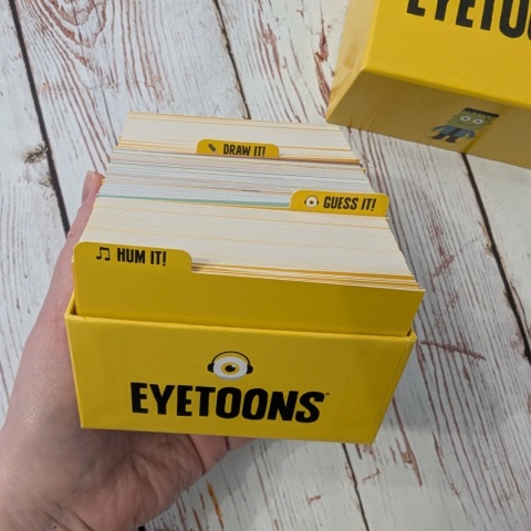 Eyetoons - Hum It! Guess It! Draw It! - Muzyczne kalambury z mnóstwem kolorowych obrazków do opisywania, speaking