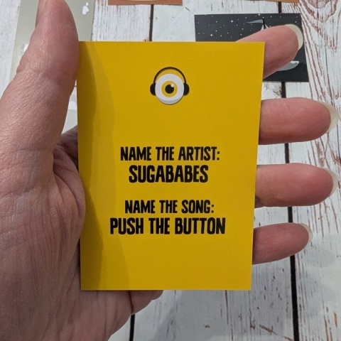 Eyetoons - Hum It! Guess It! Draw It! - Muzyczne kalambury z mnóstwem kolorowych obrazków do opisywania, speaking