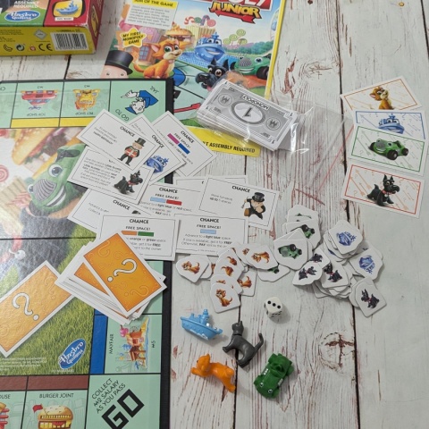 Gra Monopoly JUNIOR po angielsku - miejsca w mieście