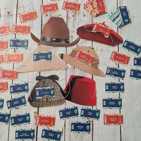 Gra Hats on! Who am I and Where am I? - sławne osoby i znane miejsca, zgadywanie z opaskami nakryciami głowy