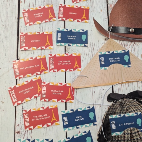 Gra Hats on! Who am I and Where am I? - sławne osoby i znane miejsca, zgadywanie z opaskami nakryciami głowy