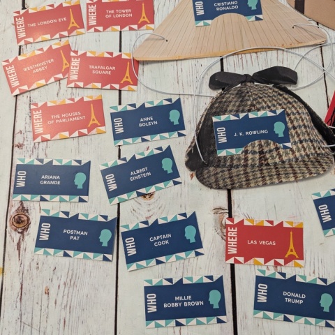 Gra Hats on! Who am I and Where am I? - sławne osoby i znane miejsca, zgadywanie z opaskami nakryciami głowy