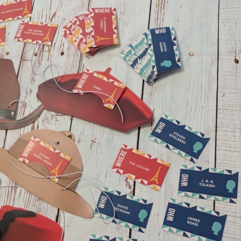 Gra Hats on! Who am I and Where am I? - sławne osoby i znane miejsca, zgadywanie z opaskami nakryciami głowy