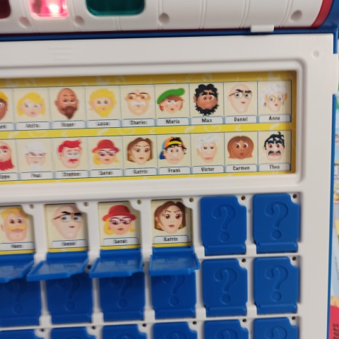 Guess Who Extra 6w1 - elektroniczna gra na pytania o wygląd