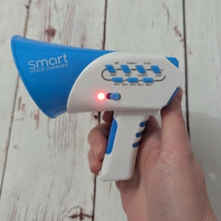 Megafon - zmienia głos i nagrywa dźwięki rapując