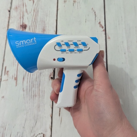 Megafon - zmienia głos i nagrywa dźwięki rapując