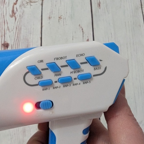 Megafon - zmienia głos i nagrywa dźwięki rapując