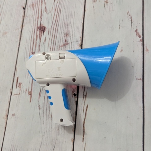 Megafon - zmienia głos i nagrywa dźwięki rapując