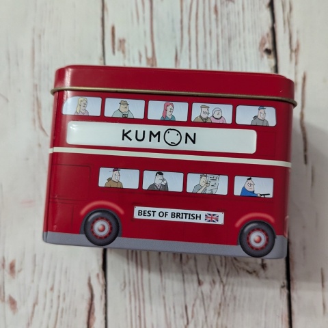 Puszka LONDYŃSKI Czerwony Autobus z pasażerami 11x8 cm