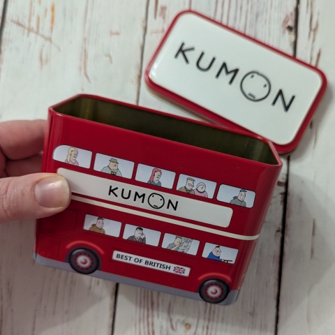 Puszka LONDYŃSKI Czerwony Autobus z pasażerami 11x8 cm