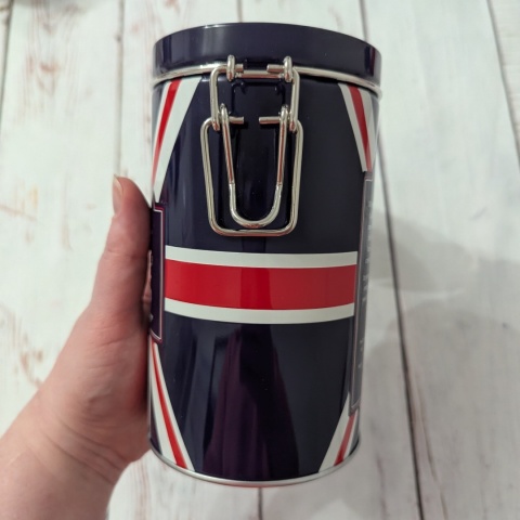 Puszka na ciasteczka z flagą UK zamykana na klamrę 17x9 cm