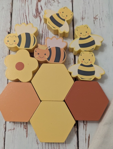 Stacking Honey Bees - drewniana układanka z pszczółkami, kwiatami i plastrami miodu - w woreczku