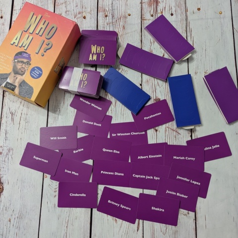 Gra WHO AM I ?! - sławne osoby, zgadywanie z opaskami