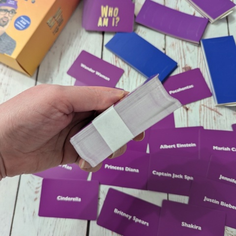 Gra WHO AM I ?! - sławne osoby, zgadywanie z opaskami