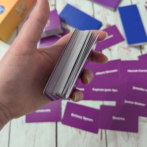 Gra WHO AM I ?! - sławne osoby, zgadywanie z opaskami