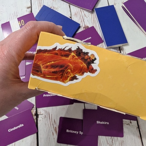 Gra WHO AM I ?! - sławne osoby, zgadywanie z opaskami