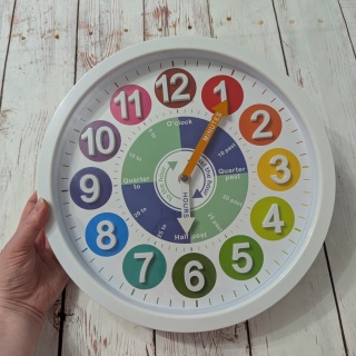 Zegar z godzinami po angielsku - plastik 31 cm