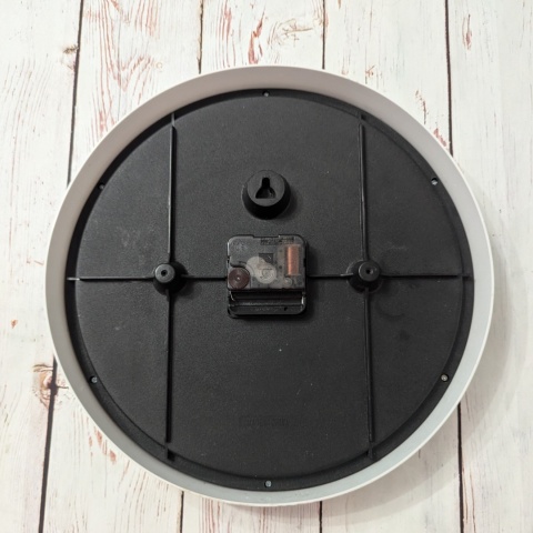 Zegar z godzinami po angielsku - plastik 31 cm