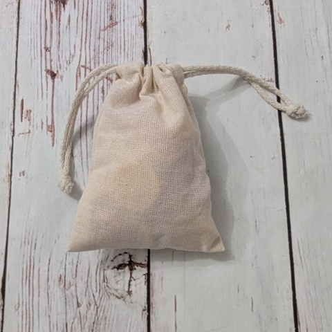 Zestaw 40 żetonów - 2 kolory w woreczku - z koroną stylizowaną na brytyjską oraz orzełkiem z drugiej strony