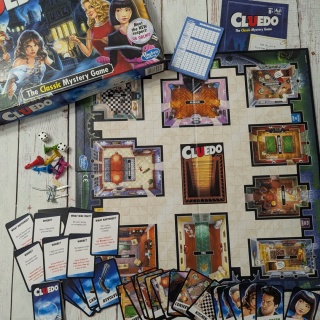 CLUEDO - The Classic Mystery Game - New Suspect Dr Orchid - gra detektywistyczna po angielsku