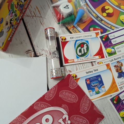 LOGO What am I? opisz, narysuj lub odpowiedz na pytania