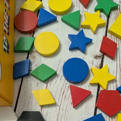 Skillmatics Game – To The Top - tworzenie wieży z drewnianych kolorowych kształtów