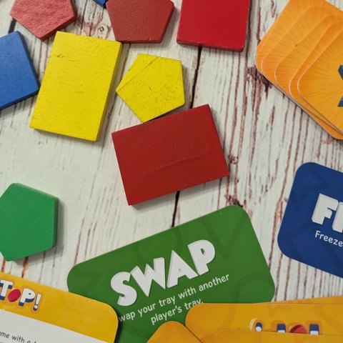 Skillmatics Game – To The Top - tworzenie wieży z drewnianych kolorowych kształtów