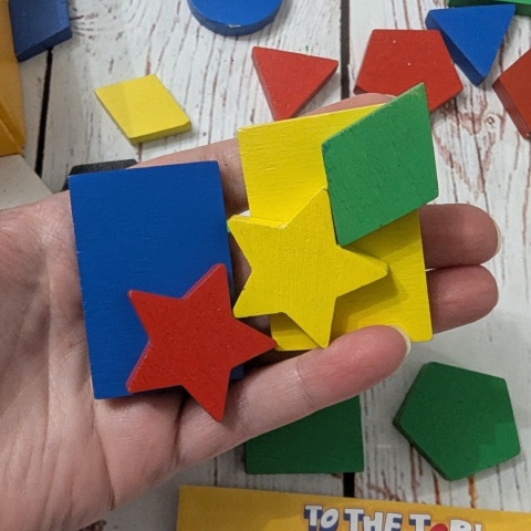 Skillmatics Game – To The Top - tworzenie wieży z drewnianych kolorowych kształtów