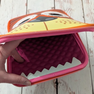 Tygrysek ze skrytką na flashcards A5 lub do karmienia