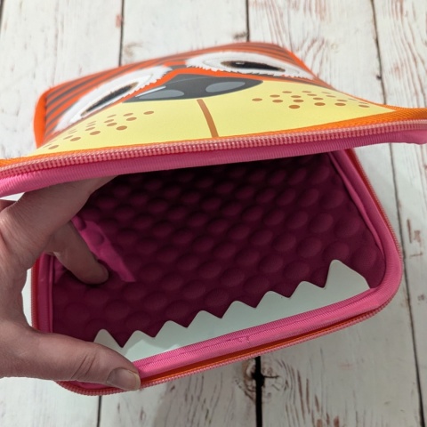 Tygrysek ze skrytką na flashcards A5 lub do karmienia