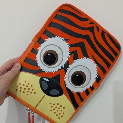 Tygrysek ze skrytką na flashcards A5 lub do karmienia