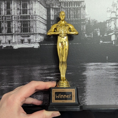 Złota statuetka plastikowa Winner, Oskary 19 cm