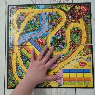 Dinozaurowa plansza 37x37 cm - do własnego wykorzystania na zajęciach