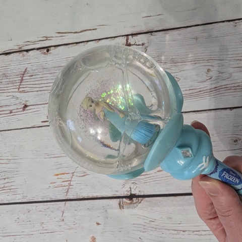 FROZEN Disney - Różdżka grająca że śnieżną kulą