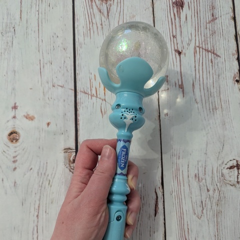 FROZEN Disney - Różdżka grająca że śnieżną kulą