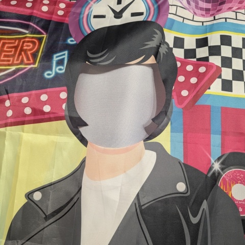 Fotościanka - materiałowe tło z otworami na buzię fotobudka na zajęcia DISCO lata 50