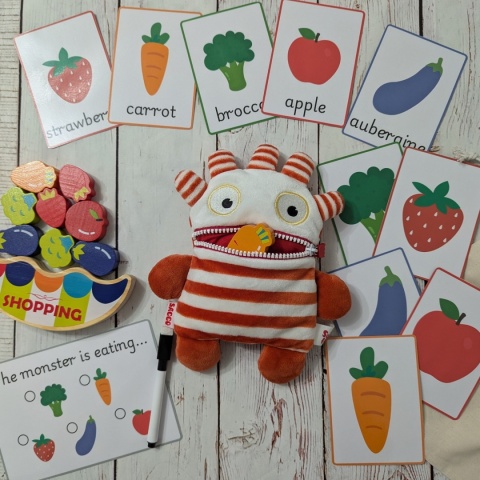 Głodny potworek ze skrytką – duży zestaw edukacyjny z drewnianymi warzywami i owocami - gra balansująca, karty, marker + worek