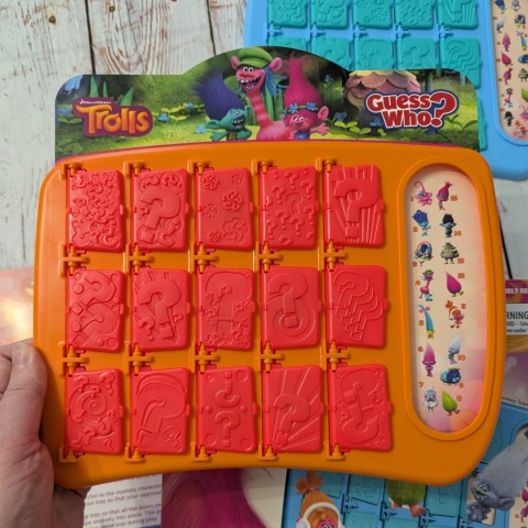 Guess Who? Trolls - gra do opisywania wyglądu troli i zadawania pytań