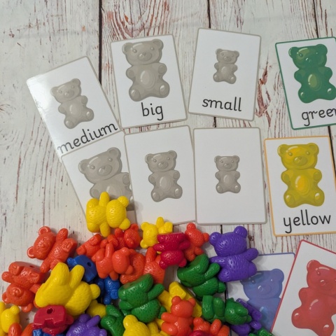 Kolorowe Misie zestaw 80 sztuk w trzech rozmiarach wraz z kartami po angielsku