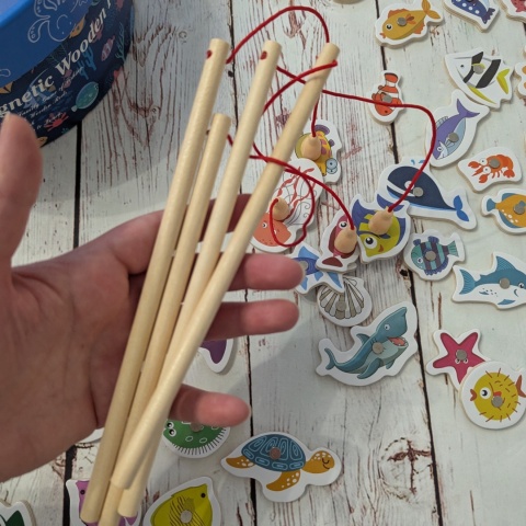 Magnetic Wooden Fishing Game - Zestaw do łowienia morskich zwierząt z wędkami i kotkiem na magnes