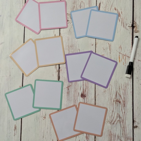 Magnetyczne kolorowe kwadraty 12 sztuk - na tablicę do oznaczania kart, słówek + marker suchościeralny